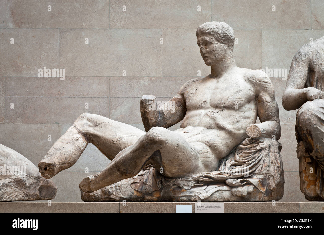 Figur des Dionysos oder möglicherweise Ares aus dem Westgiebel des Parthenon. Stockfoto