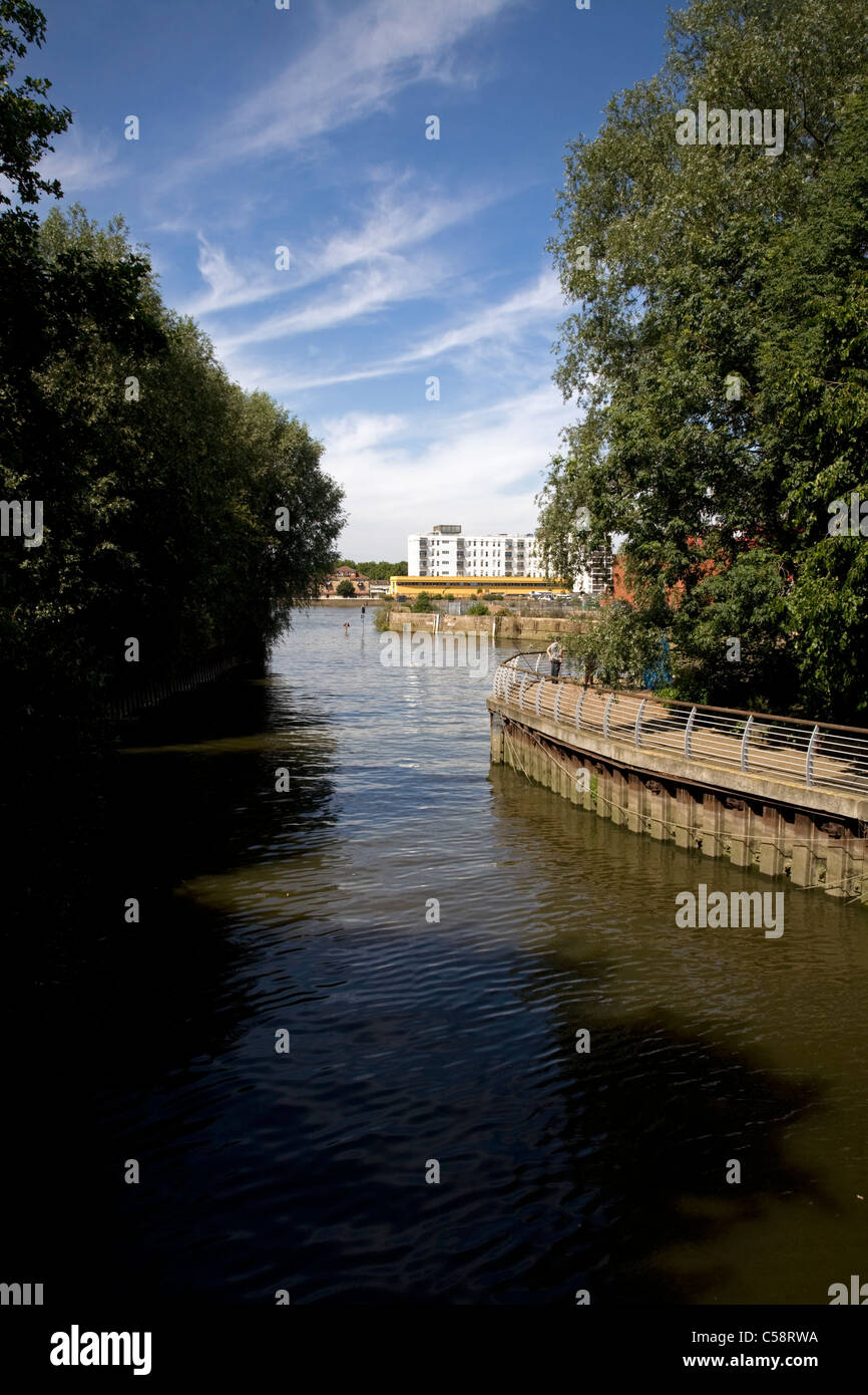 Fluß Wandle Bell Lane Creek Wandsworth London england Stockfoto