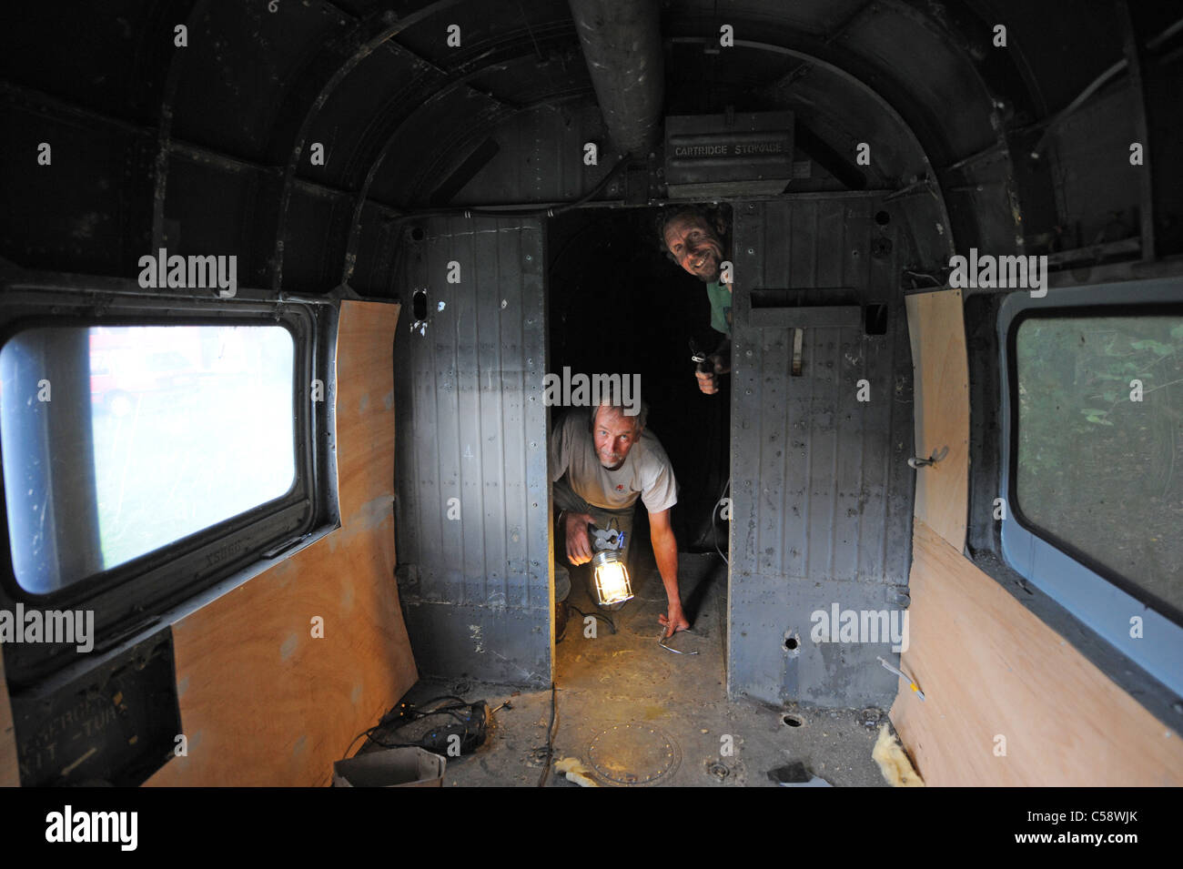 Tim Johnson hat vor kurzem einen alten Westland Suche und Rettung Hubschrauber gekauft, die er die Umwandlung in einen Wohnwagen zu vermieten Stockfoto
