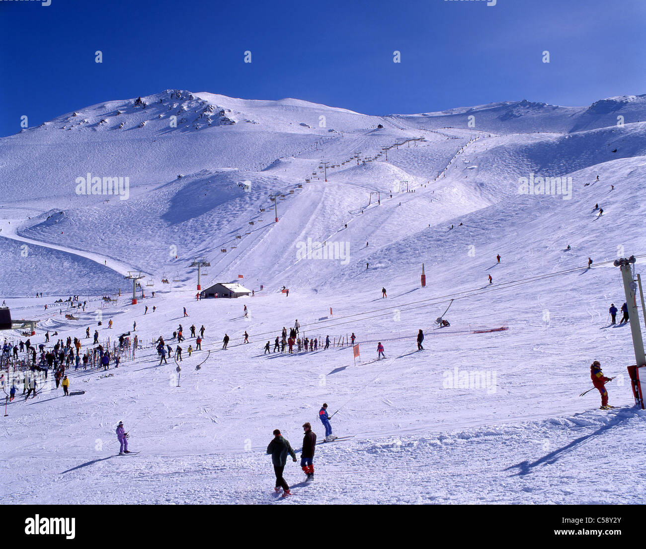 Skipisten von Mount Hutt Skigebiet, Südalpen, Region Canterbury, Neuseeland Stockfoto