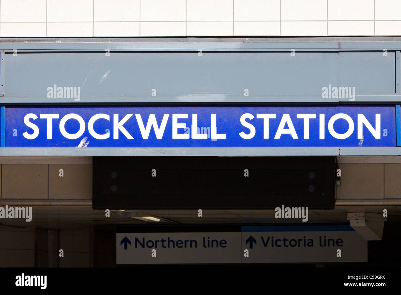 Ein Mann starb letzte Nacht in der Nähe von u-Bahn-Station Stockwell nachdem er mit einem Maschinengewehr auf der Rückseite eines Motorrades geschossen Stockfoto