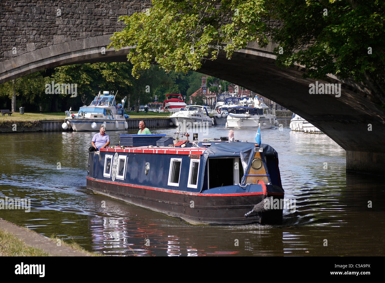 Hausboot Unterquerung der Brücke Abingdon, England Stockfoto