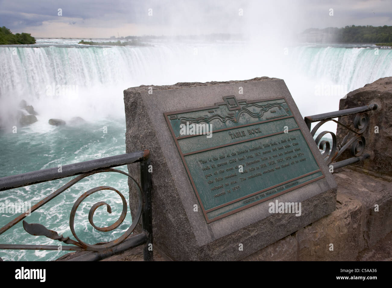 Tabelle Rock Gedenktafel vor der Hufeisenfälle Niagara Falls Ontario Kanada Stockfoto