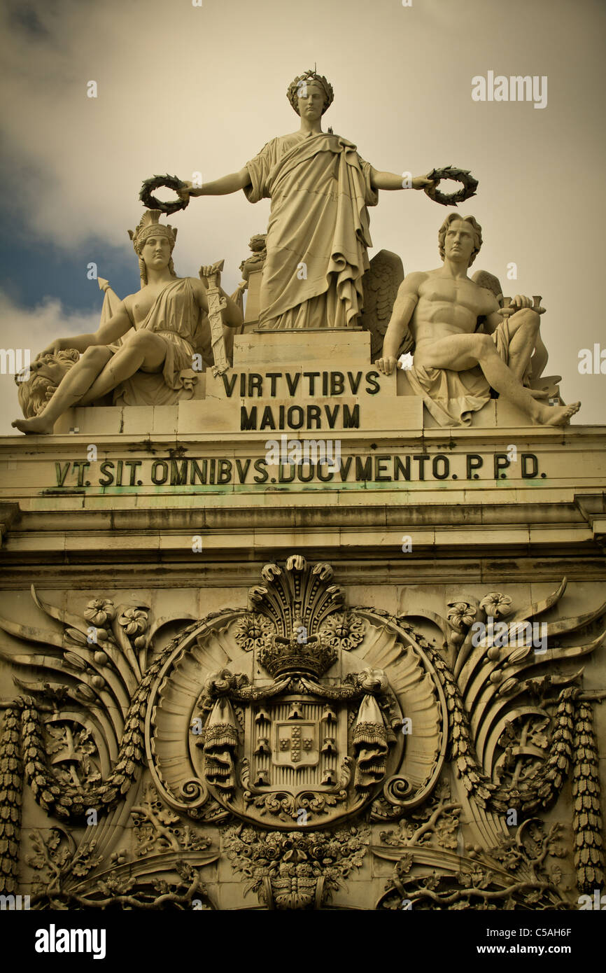 Foto im Detail auf der Oberseite der Rua Augusta Bogen am Praça Comercio, Lissabon, Portugal. Stockfoto