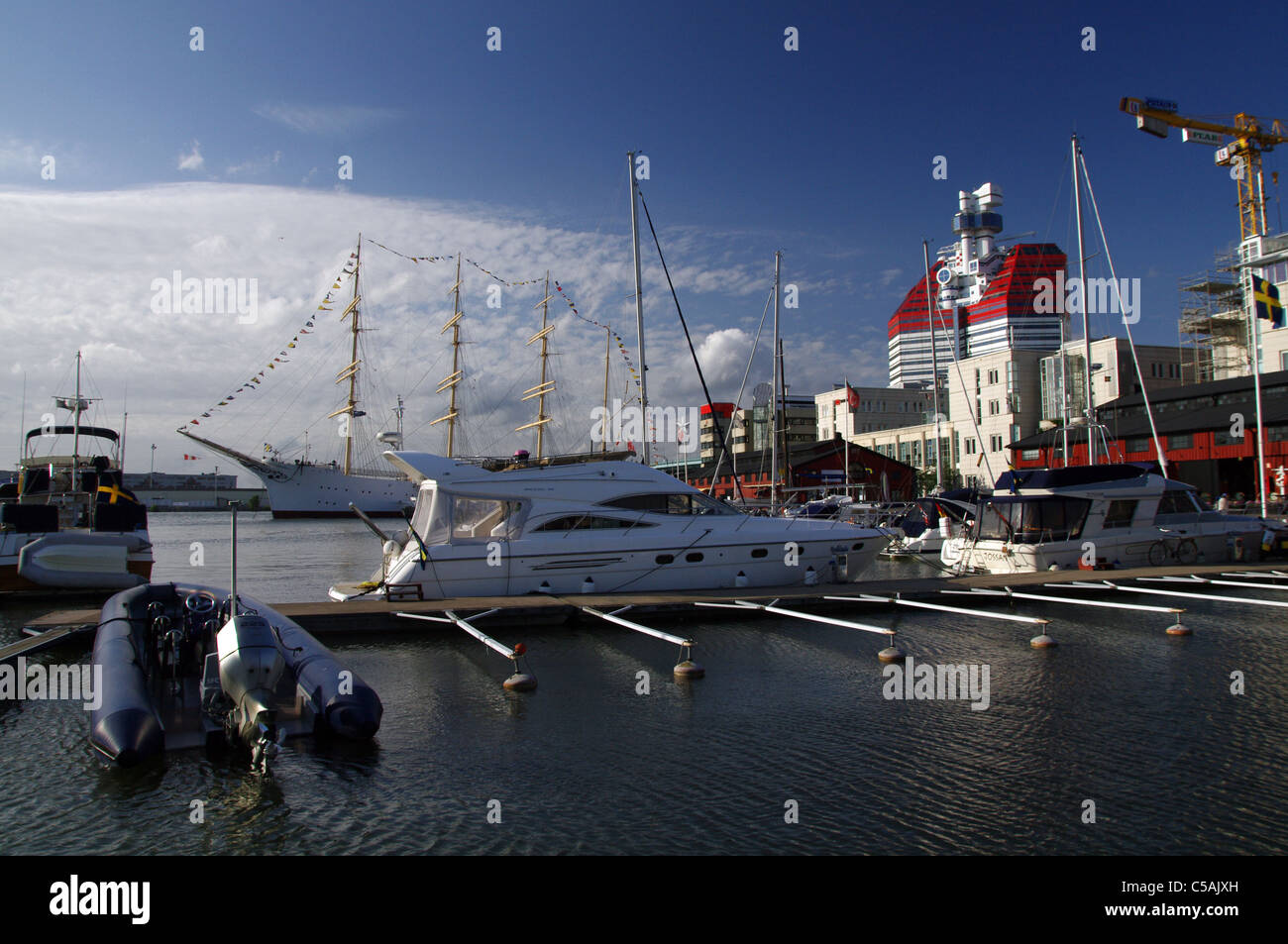 Göteborg Gast Hafen mit Skanskaskrapan Skycraper im Hintergrund Stockfoto