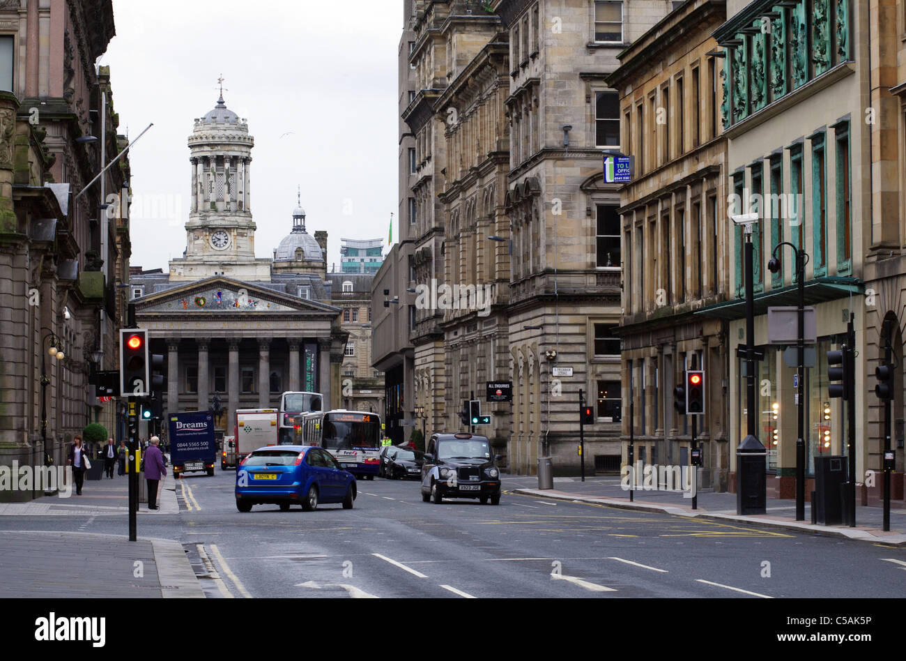 Ingram Street mit Galerie für moderne Kunst in den Hintergrund, Glasgow Stockfoto