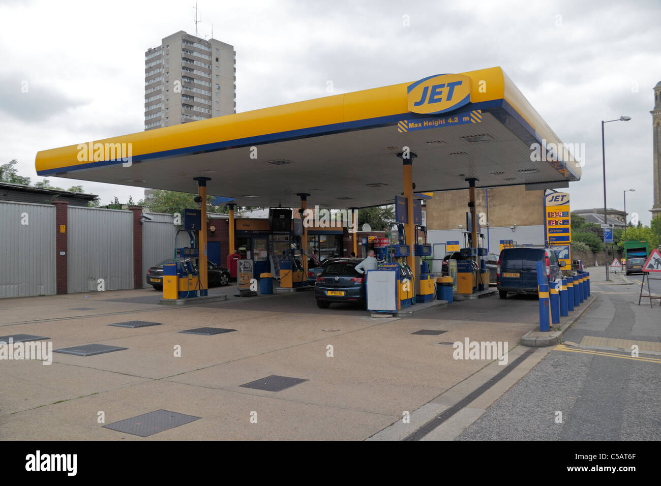 JET Tankstelle Vorplatz in Brentford, Middlesex, UK. Stockfoto