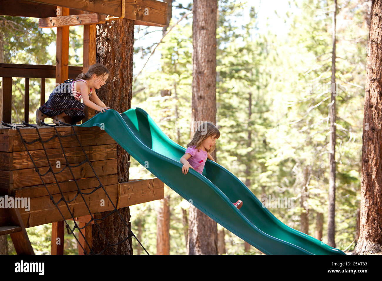 Kinder Baumhaus Stockfotos und -bilder Kaufen - Alamy