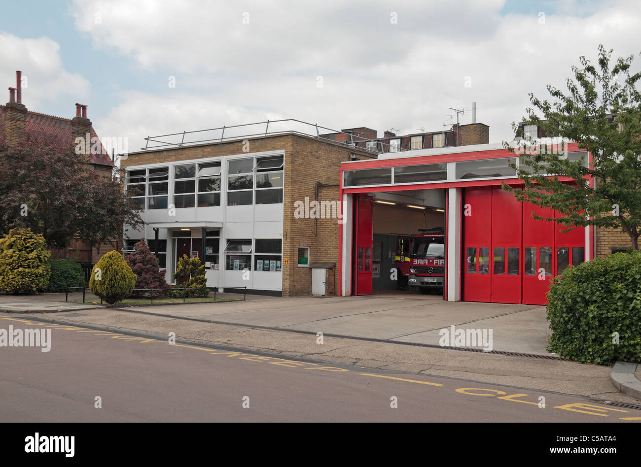 Chiswick Feuerwache, Teil des Londoner Feuerwehr, Heathfield Gärten, Hounslow, London W4, UK. Stockfoto