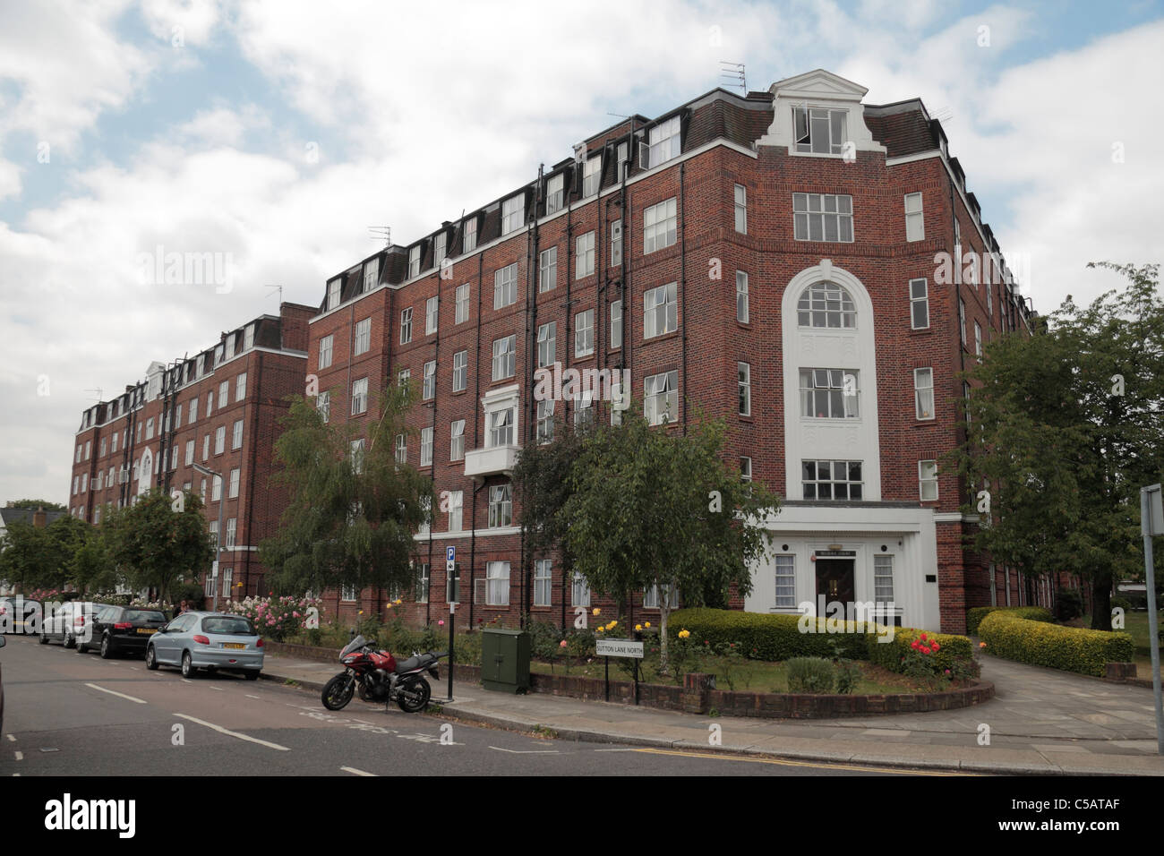 Belgrave Gericht auf der Kreuzung der Wellesley Road und Sutton Lane Norden, Chiswick, London, England. Stockfoto