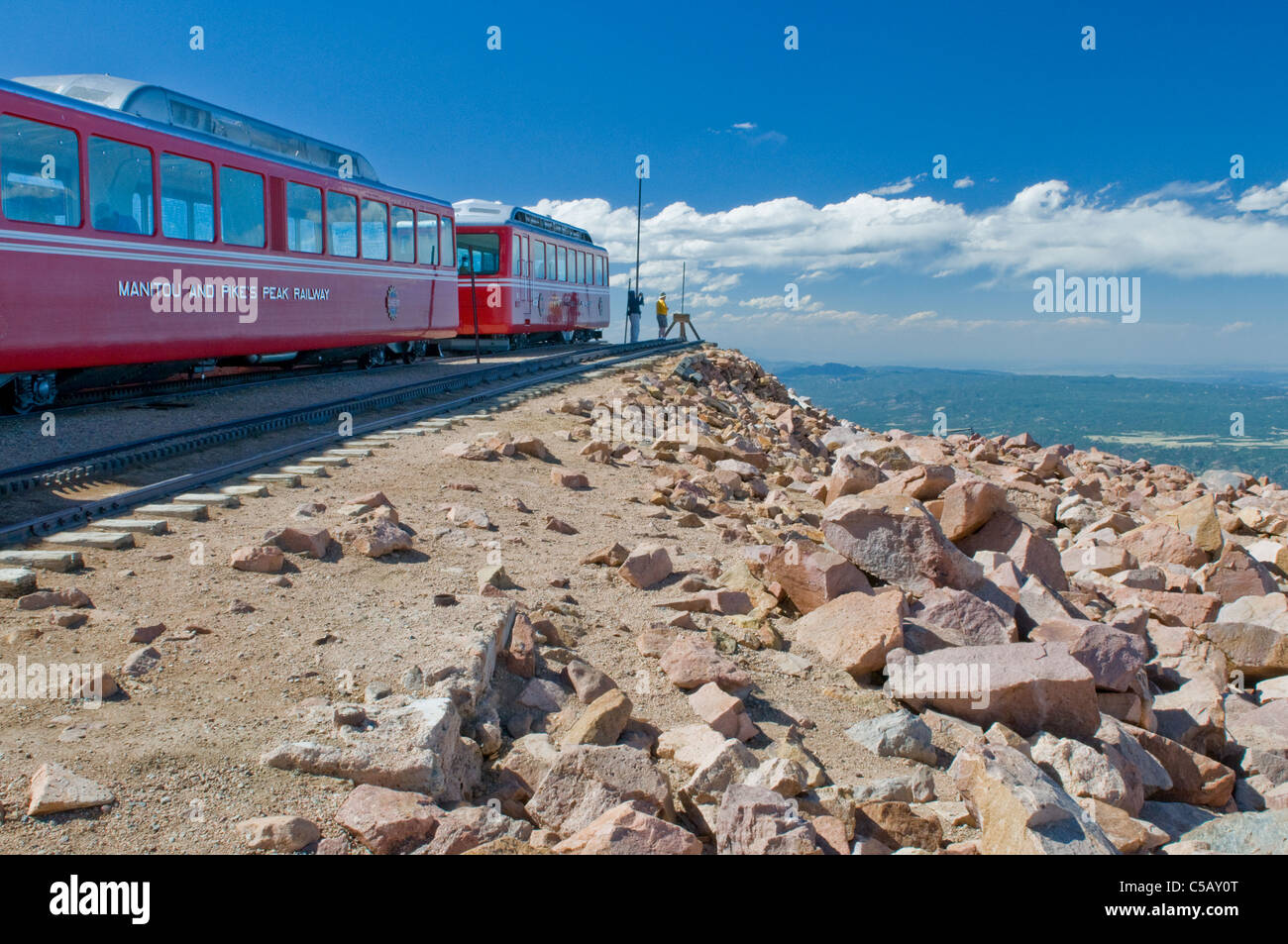 Oberseite des Pikes Peak, Eisenbahn, USA, Colorado, Manitou Springs, Pikes Peak Cog Railway, historischen Zug auf einem Berg. Stockfoto