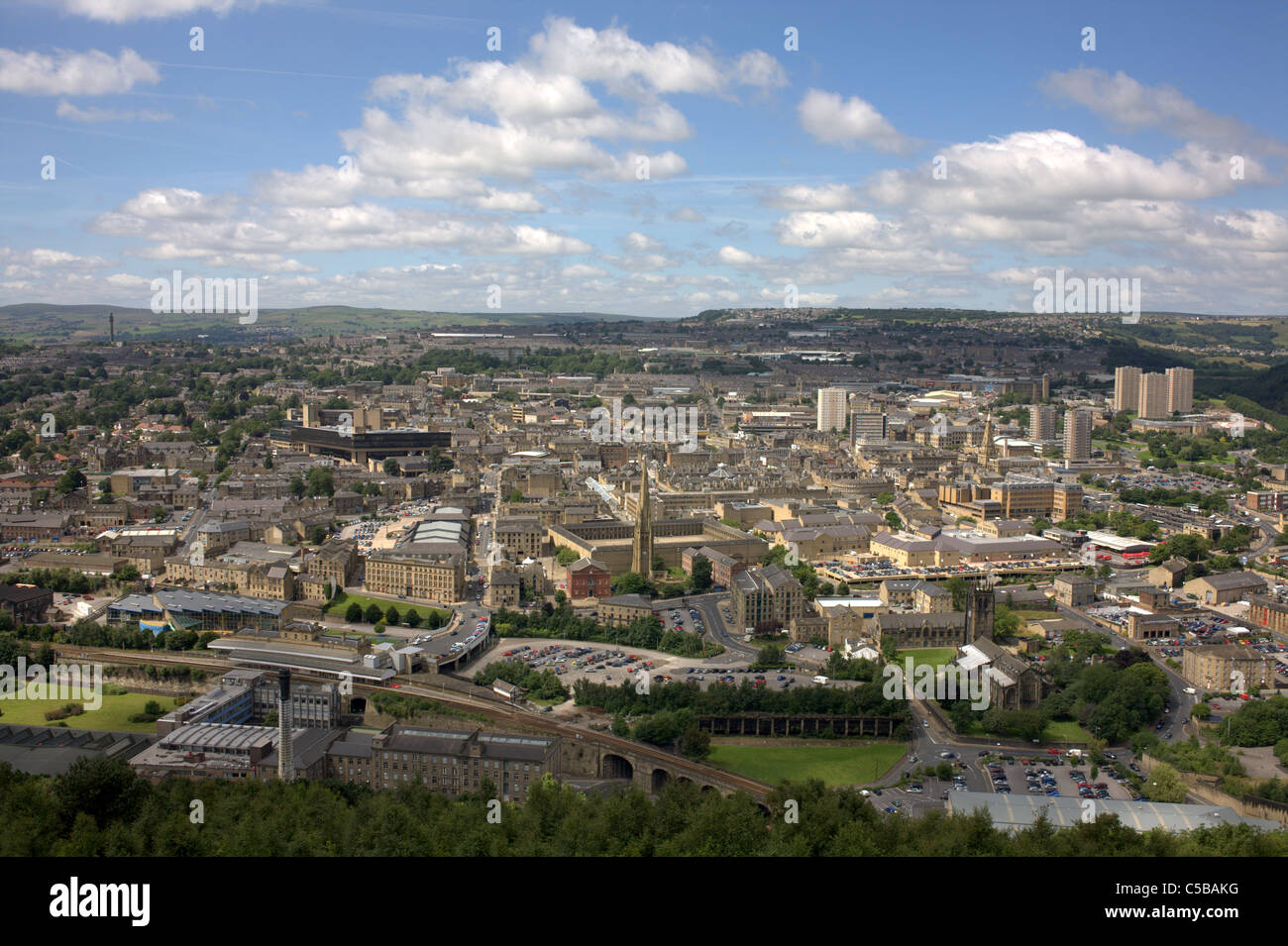 West Yorkshire Stadt Halifax gesehen von Beacon Hill mit Blick auf das Stadtzentrum Stockfoto