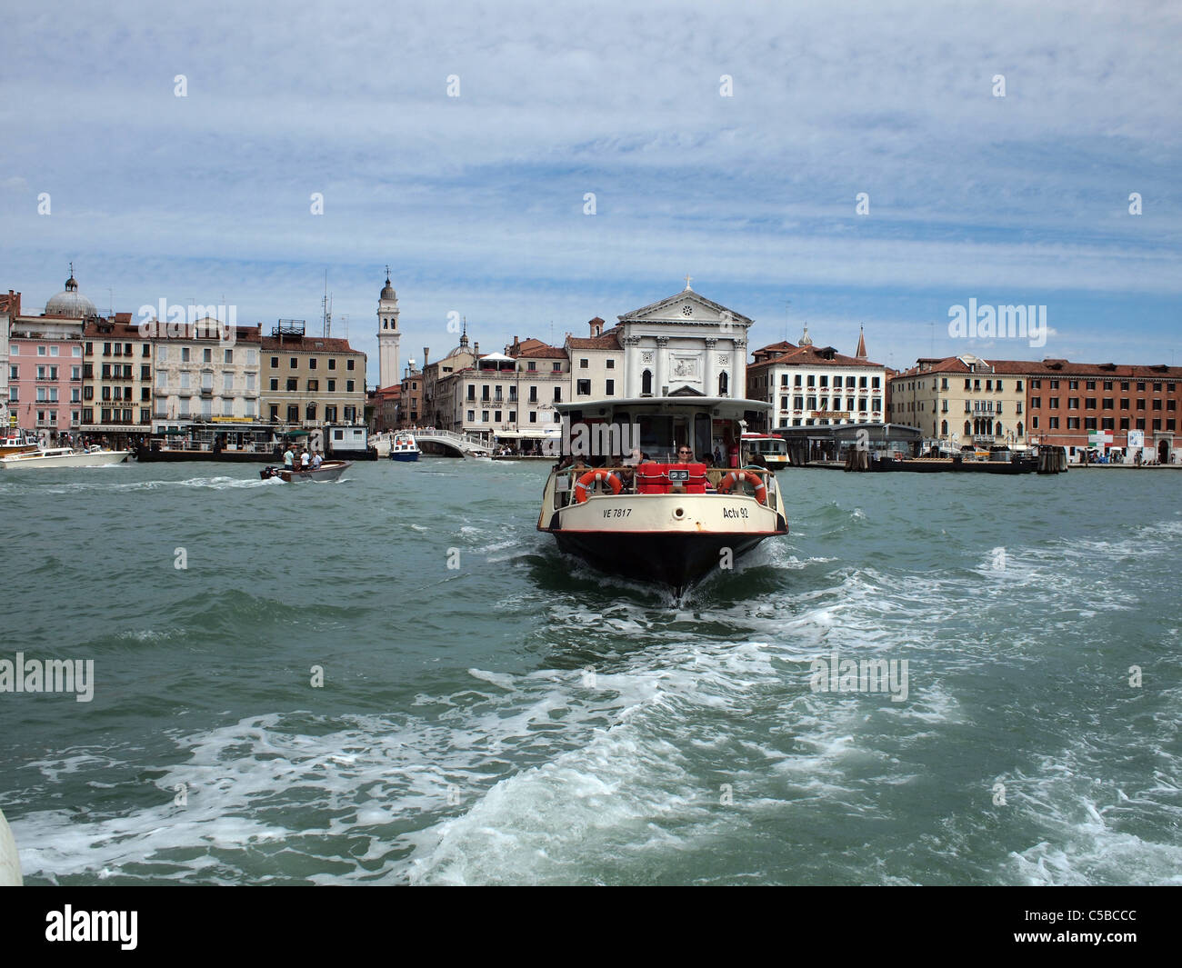Vaporetto Venedig in der Lagune Stockfoto