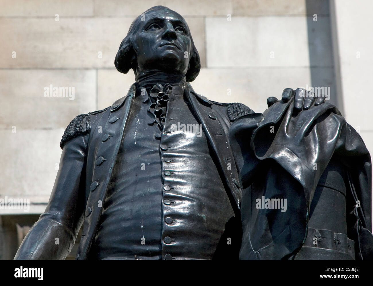 Statue von Washington am Trafalgar Square in London