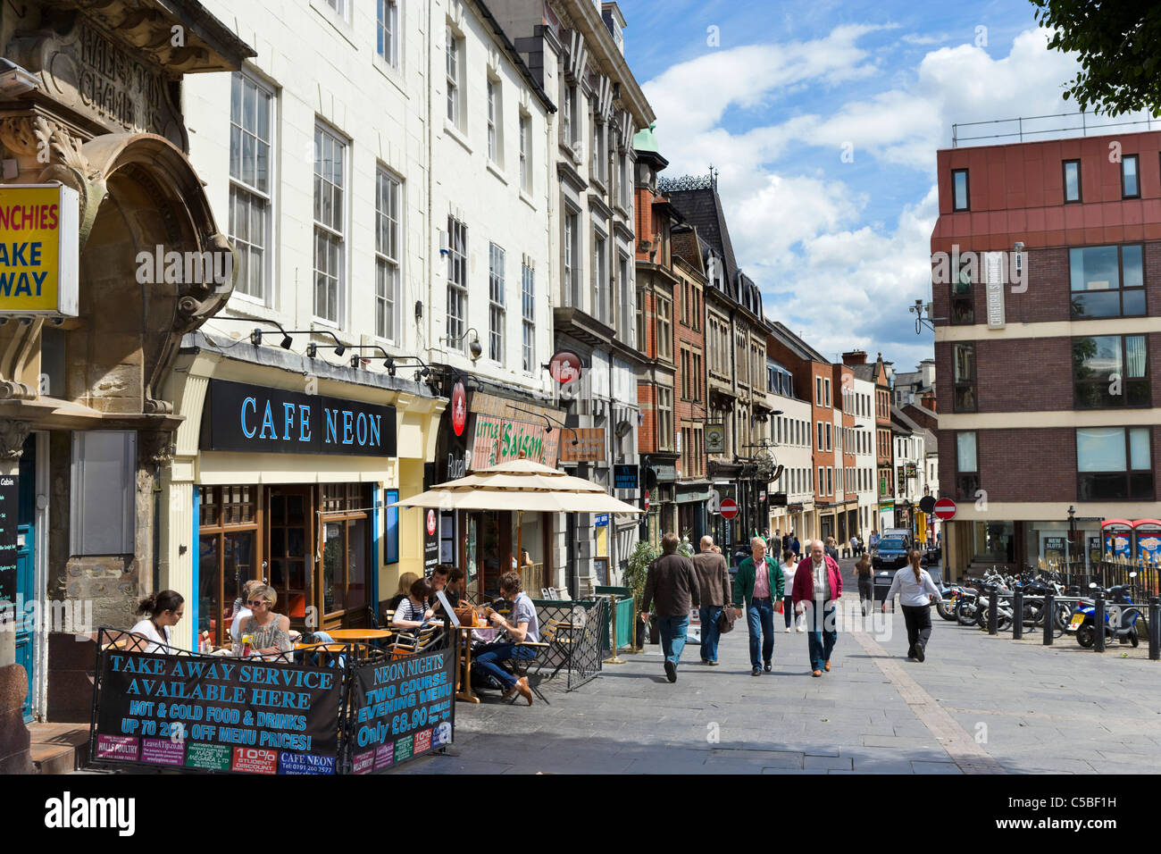 Cafe am Bigg Markt blickte Cloth Market in der Innenstadt Grainger Town, Newcastle Upon Tyne, Tyne and Wear, England, UK Stockfoto