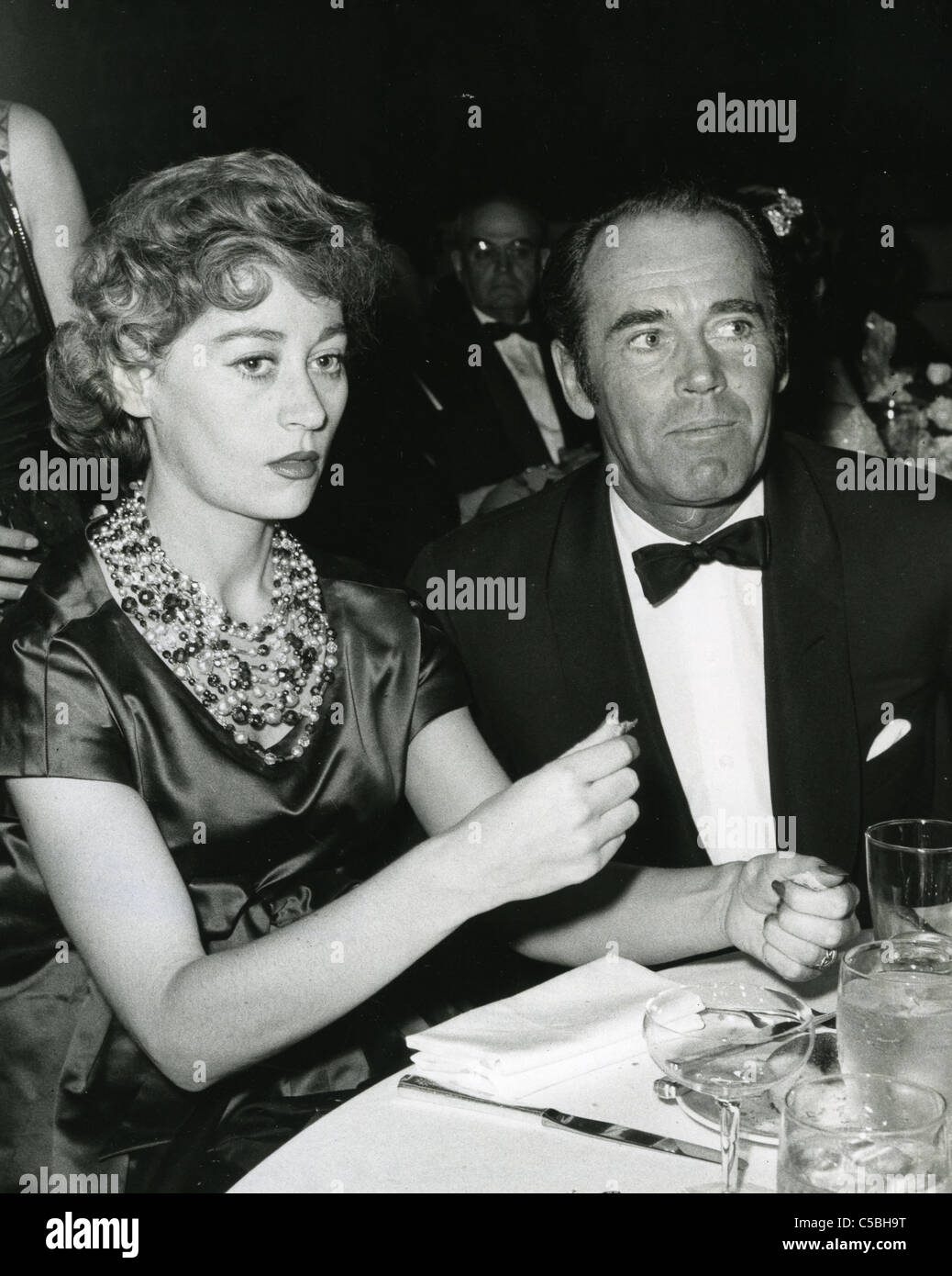 HENRY FONDA mit seiner vierten Frau italienischen baroness und Schauspielerin Afdera Franchetti um 1958 Stockfoto