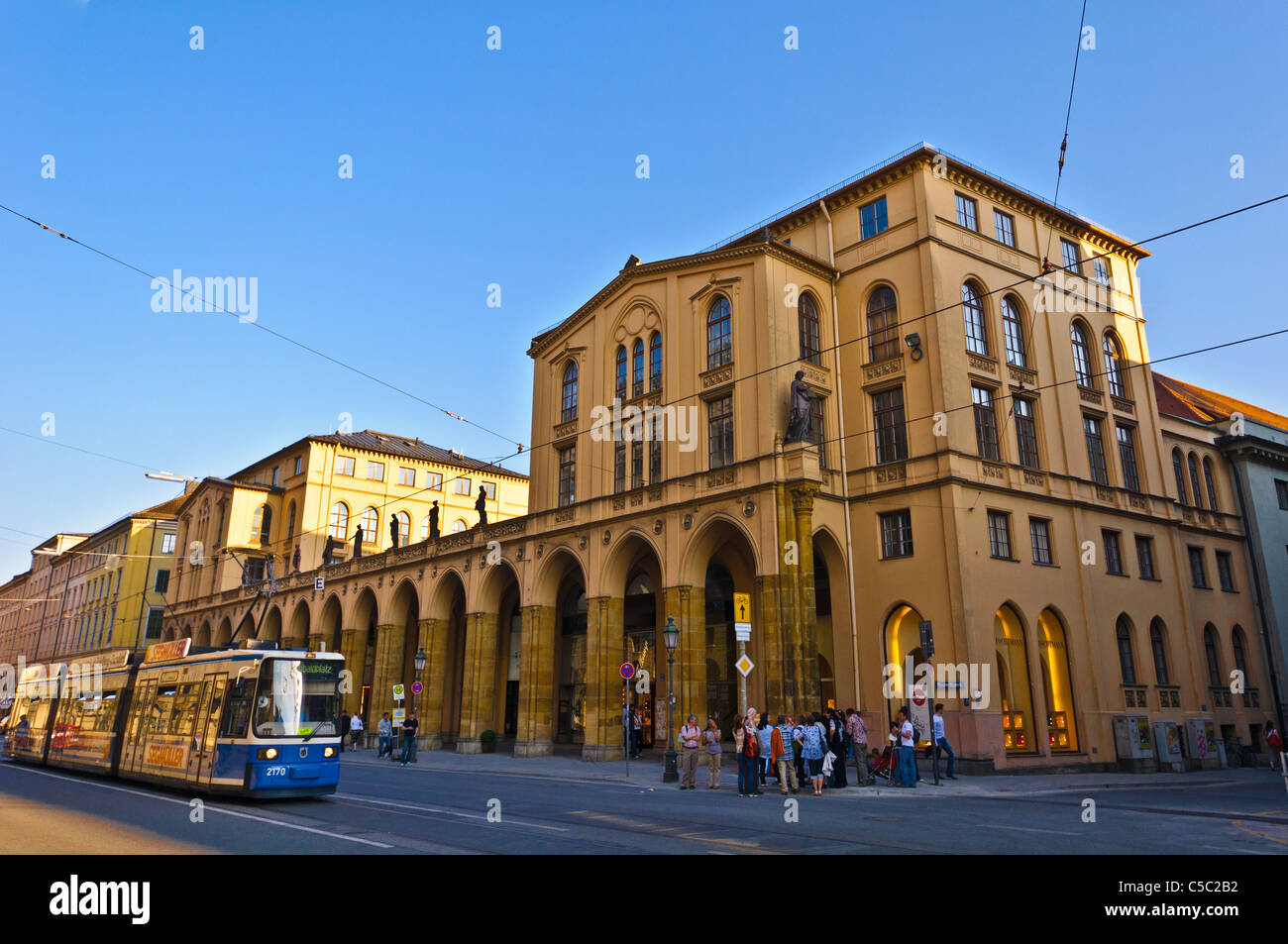 Maximilianstrasse münchen -Fotos und -Bildmaterial in hoher Auflösung ...