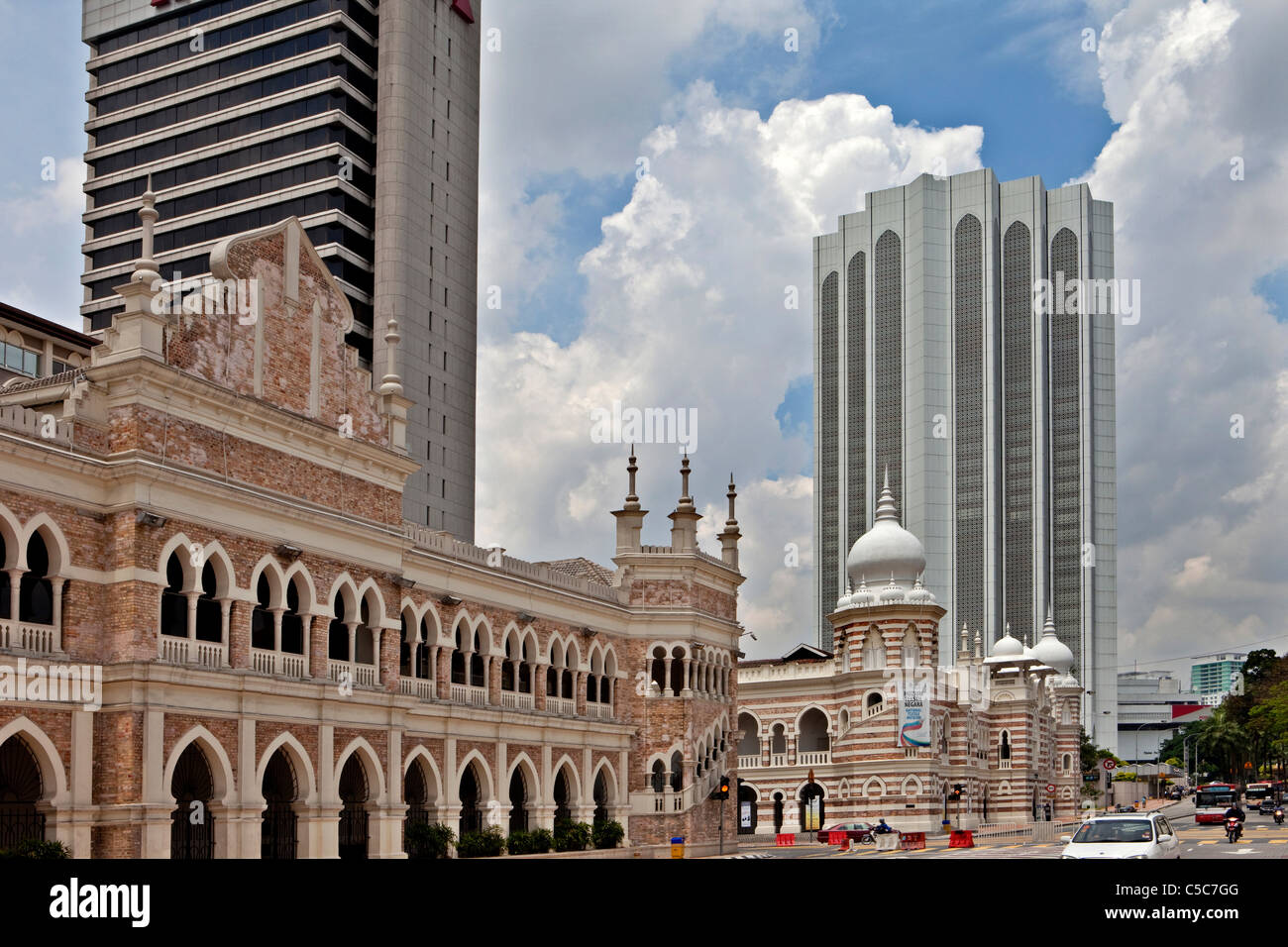 Sultan Abdul Samad Gebäude und moderner islamischer Architektur, Kuala Lumpur, Malaysia Stockfoto