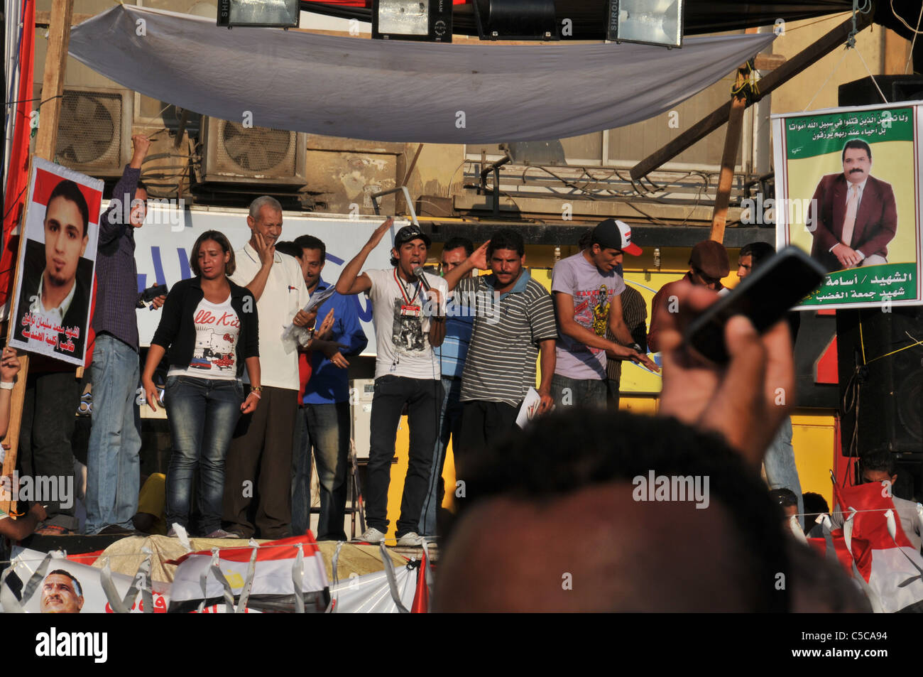 Die Szene in Tahrir Sq wo Tausende versammelten sich mit Bauten Zelte auf ausdrückliche Unmut über langsame Post Revolution Reformen. Stockfoto