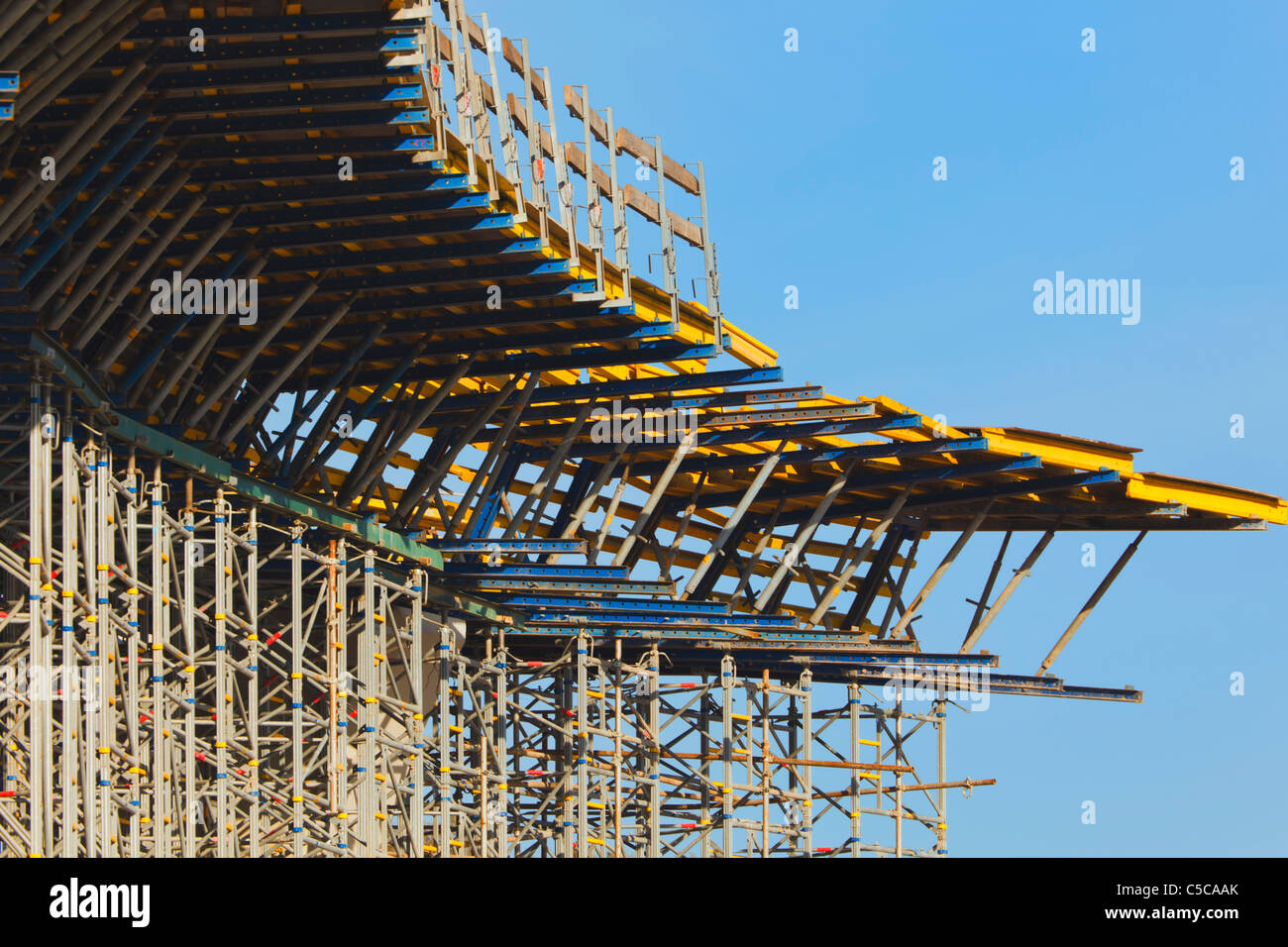 Gerüste für teilweise Überführung auf neue Autobahn gebaut;  Malaga, Provinz Malaga, Andalusien, Spanien Stockfoto