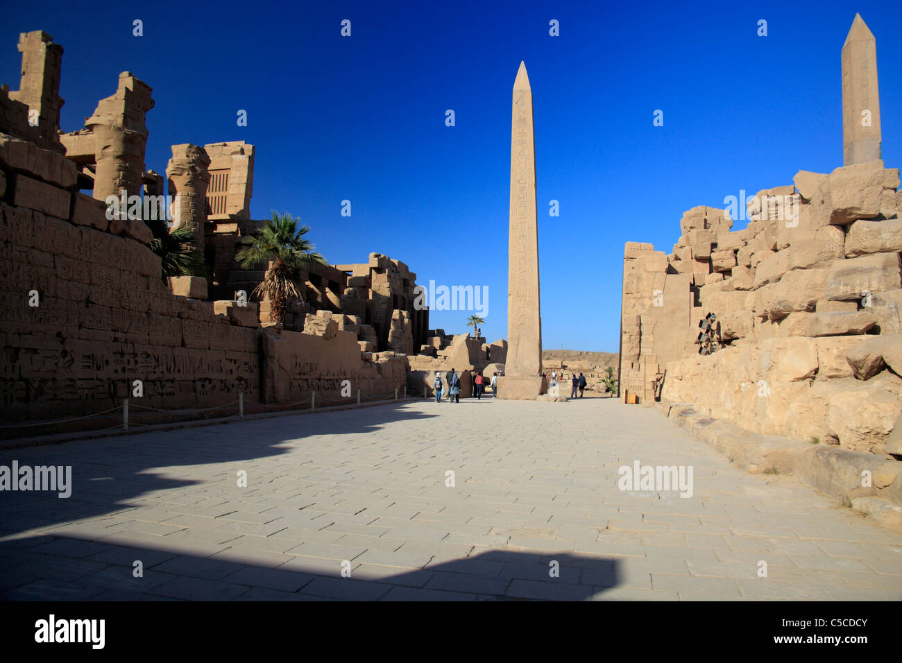 Obelisken von Tutmosis ich (links) und der Hatschepsut, Luxor, Ägypten Stockfoto