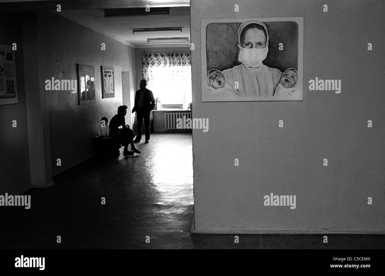 Familie warten auf der Entbindungsstation im Krankenhaus von Nowgorod, Russland Stockfoto