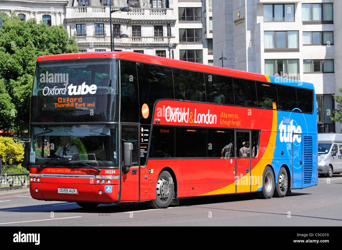 "Oxford Tube" Doppeldecker-Bus-Service zwischen London und Oxford betrieben mit der Postkutsche Stockfoto