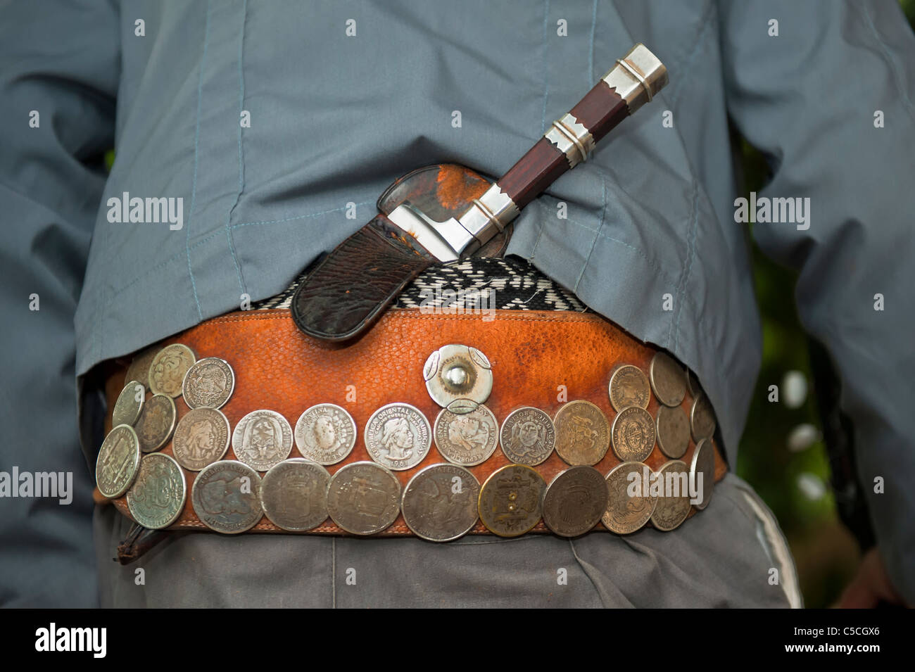 Gaucho traditionellen Ornamenten und Dolch (Facon), San Antonio de Areco, Provinz Buenos Aires, Argentinien Stockfoto
