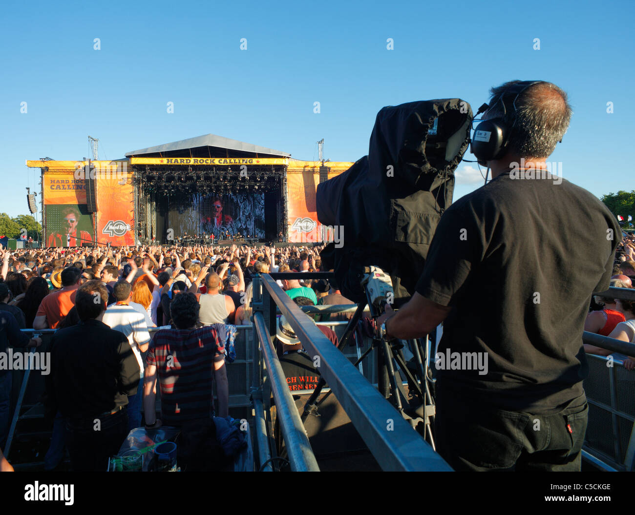 TV-Kameramann Aufnahme ein Bon Jovi-Rock-Konzert. Stockfoto