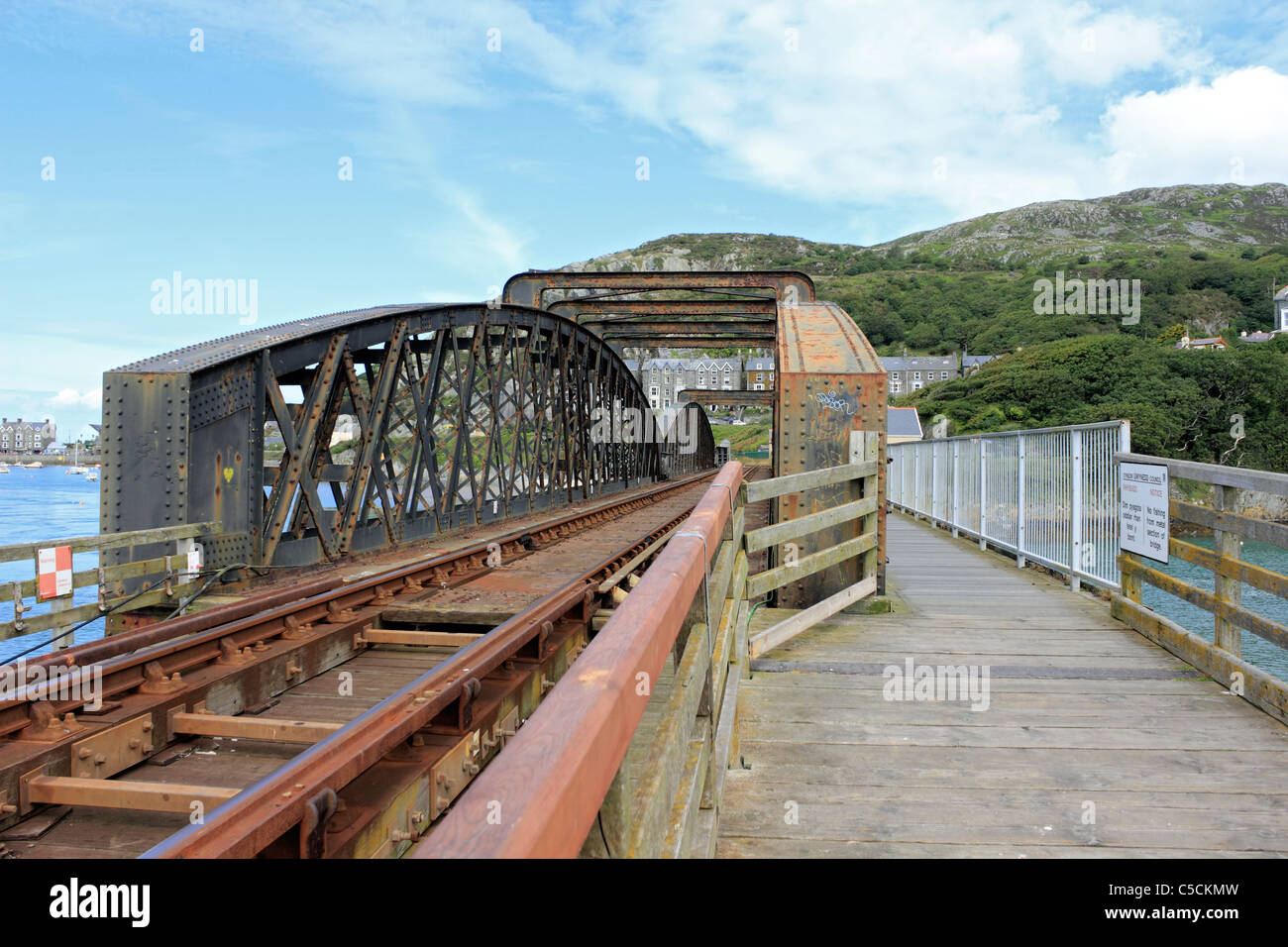 Der Eisenbahnviadukt, überqueren den Fluss Mawddach Barmouth, Gywnedd, Wales UK Stockfoto