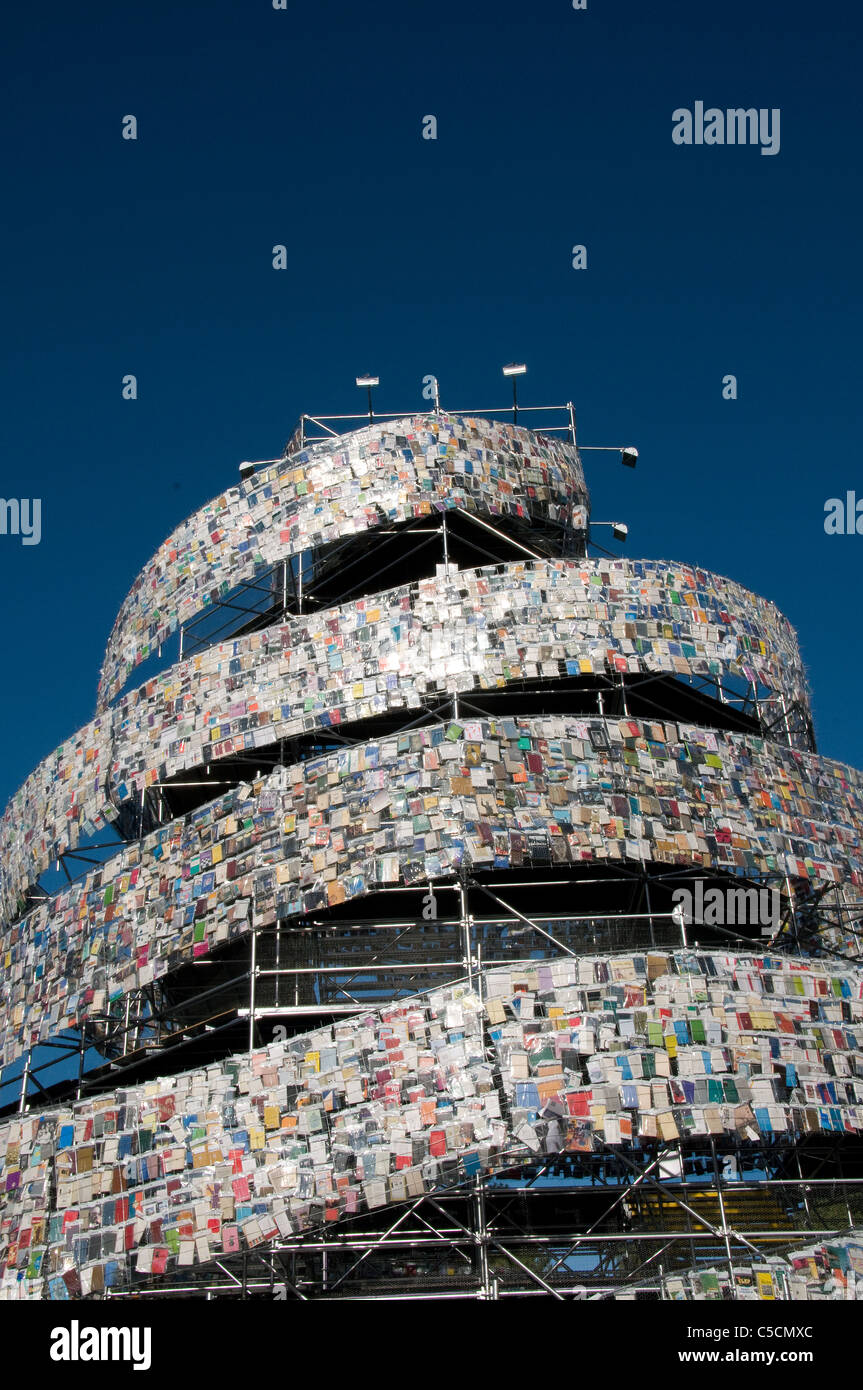 Spiralförmigen Turm zu Babel, gemacht von 30.000 gespendeten Bücher, Buenos Aires, Argentinien Stockfoto