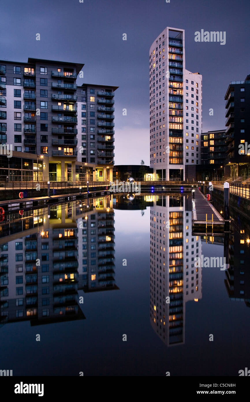 Moderne Wohnhäuser am Kai am Clarence Dock, Leeds, West Yorkshire