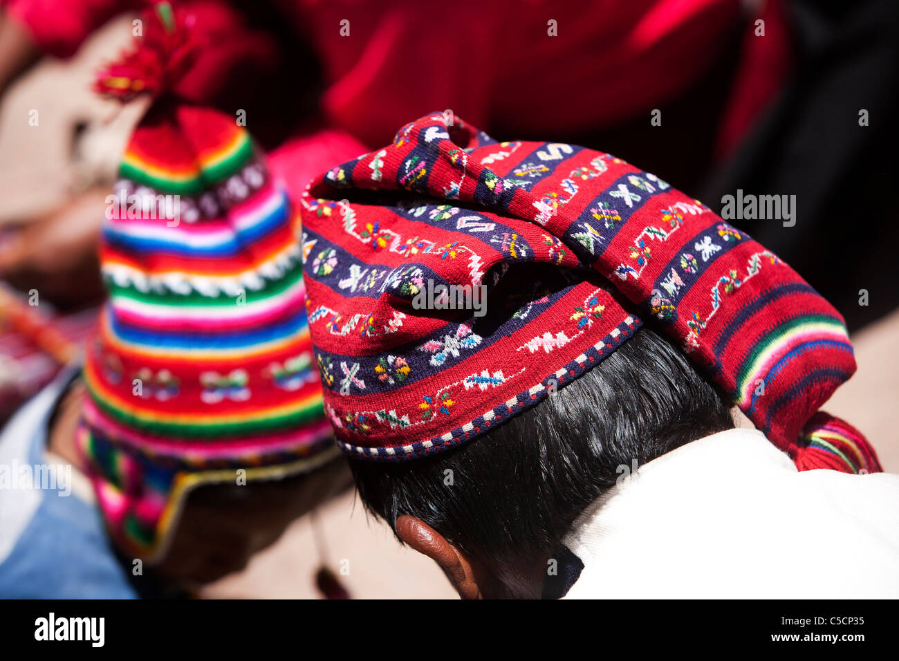Männchen auf Taquile tragen die traditionelle Chullo oder Hüte, die einmalig auf der Insel auf dem Titicacasee Stockfoto
