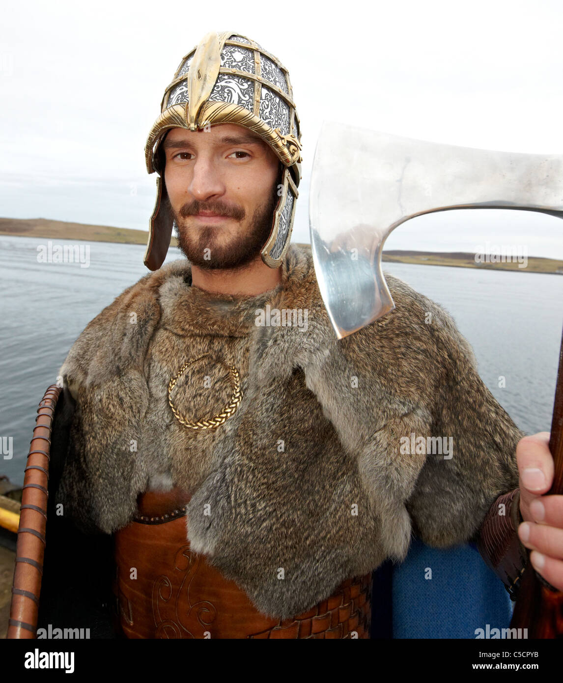 Wikinger outfit -Fotos und -Bildmaterial in hoher Auflösung – Alamy