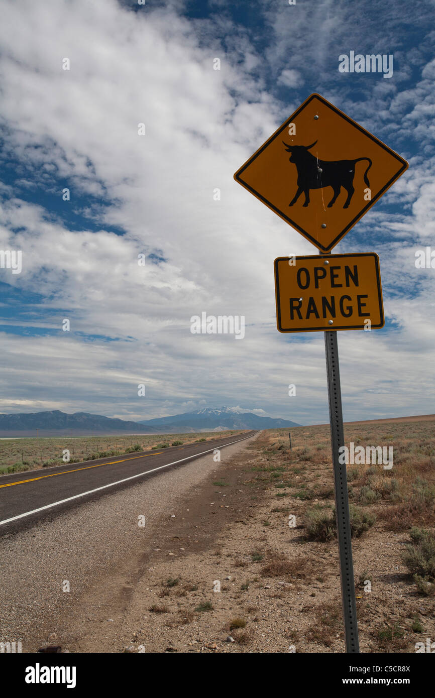 Open Range-Warnung auf Nevada Highway Stockfoto