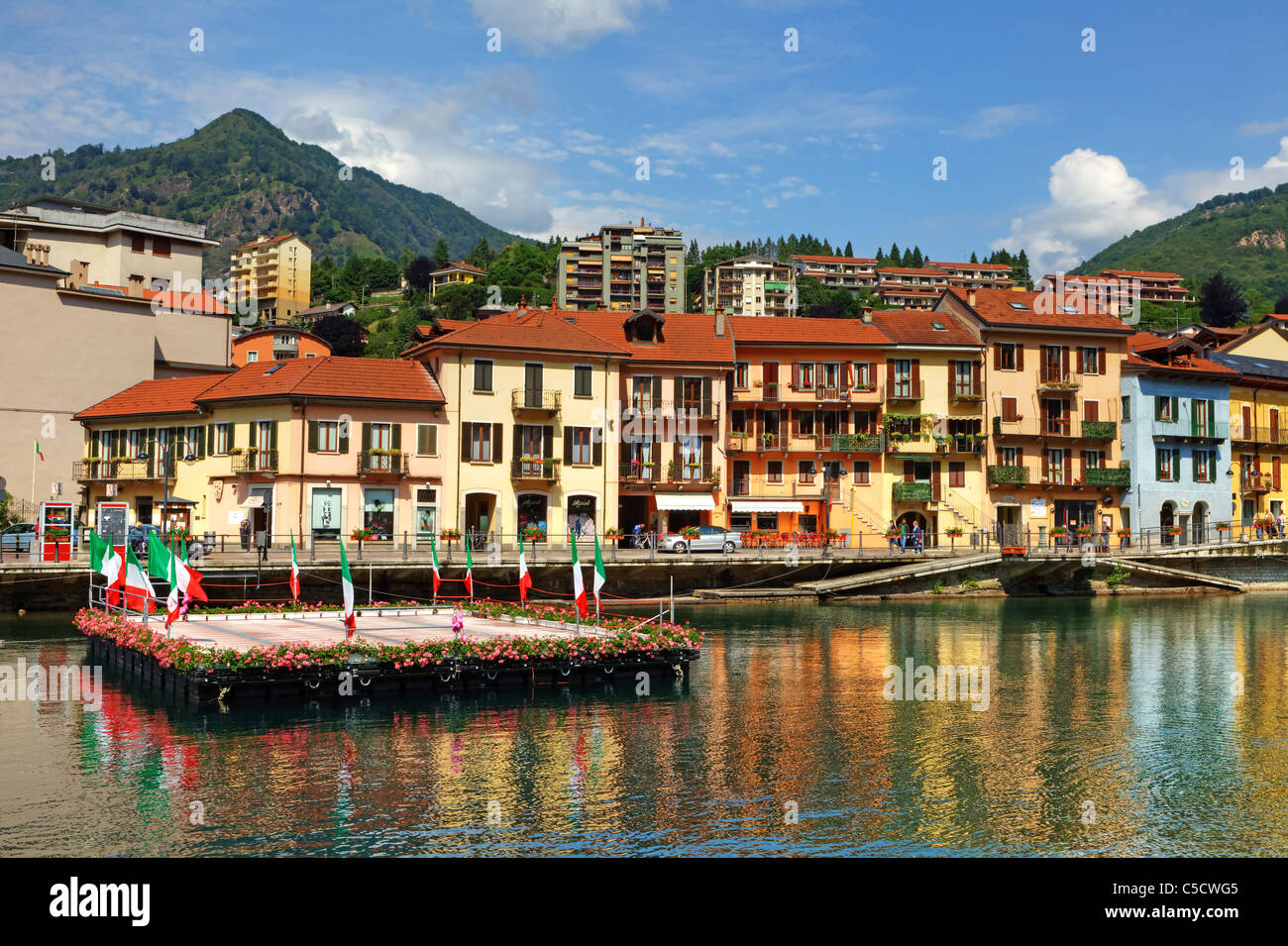 Blick auf das Zentrum des Lago d ' Orta Omegna Stockfoto