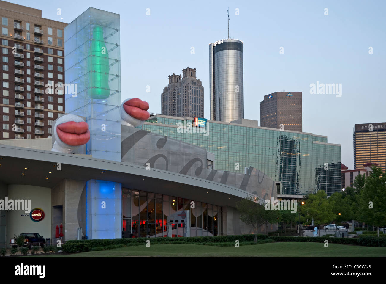 Der Hauptsitz von Coca Cola in der Nähe von Centennial Olympic Park in der Innenstadt von Atlanta, Georgia Stockfoto