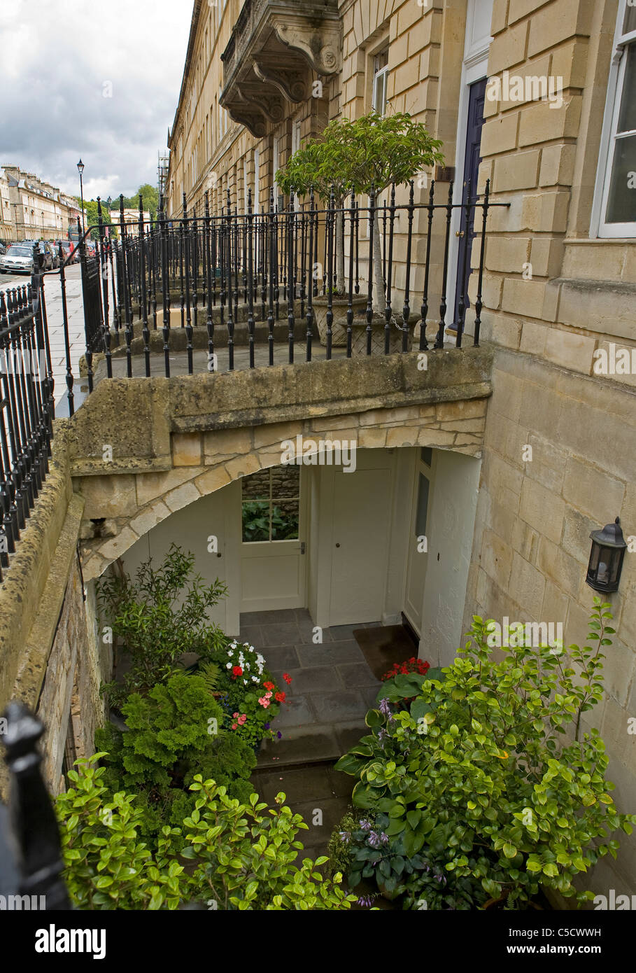 Eine Wohnung mit Blick auf den Keller Stockfoto, Bild: 37777757 - Alamy