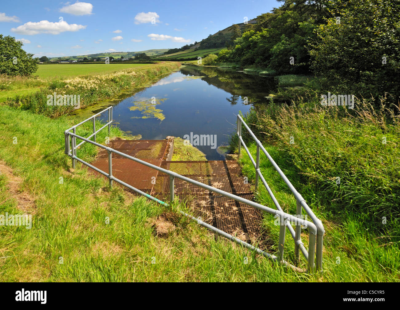 Beendigung des Kanals an der Autobahn M6.  Nördlichen Reichweite von Lancaster, Kendal Kanal. Farleton, Cumbria, England, Großbritannien, Europa. Stockfoto