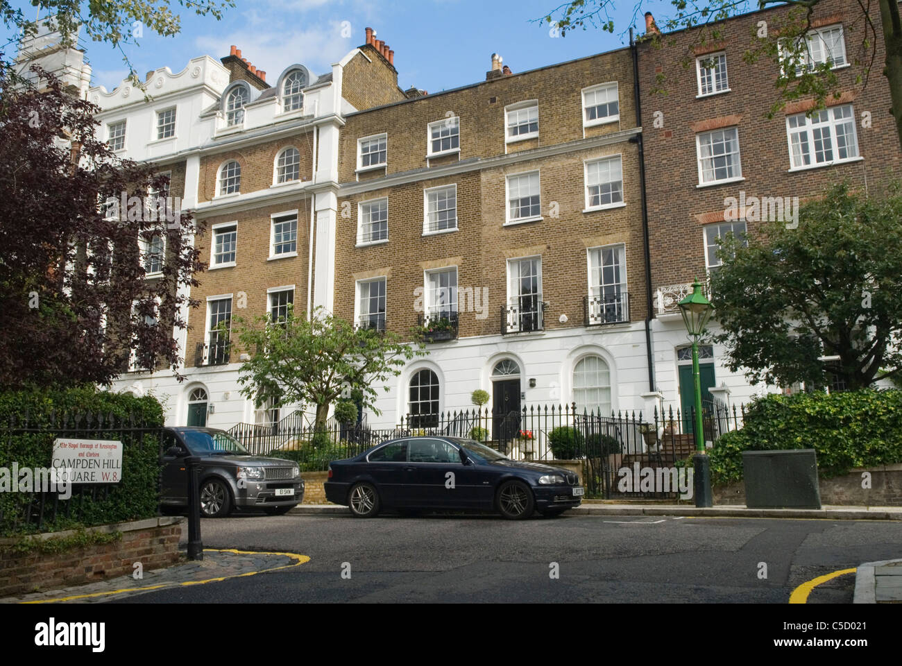 Campden Hill Square. Georgianische Häuser, einige der teuersten in London. Wohlhabender Lebensstil im Holland Park Royal Borough von Kensington und Chelsea. London UK 2011 England HOMER SYKES Stockfoto