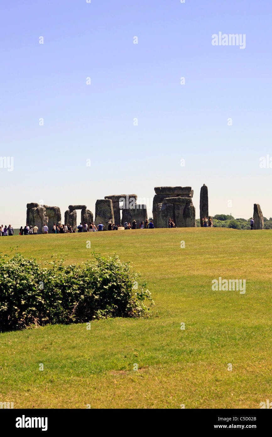 Tausende von Menschen pro Woche strömen nach Stonehenge in Wiltshire Stockfoto