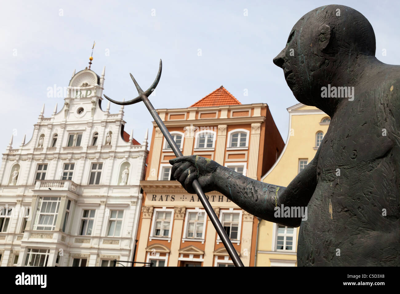 Statue im neuen Rathaus Markt, Rostock Deutschland 2 Stockfoto