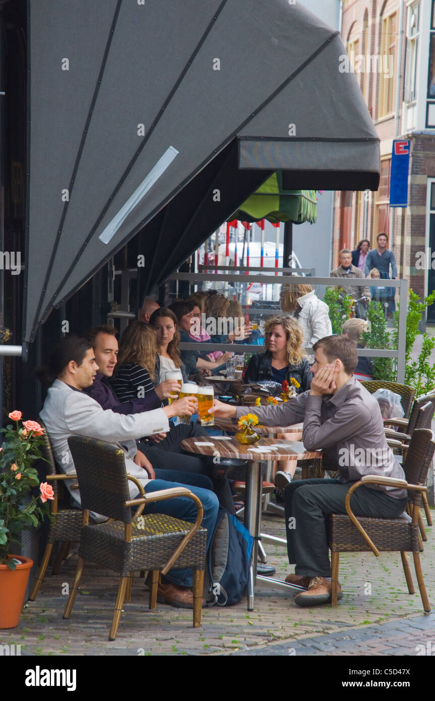 Bar-Café-Terrasse Vismarkt Straße Zentrum von Utrecht-Stadt der Niederlande-Europa Stockfoto