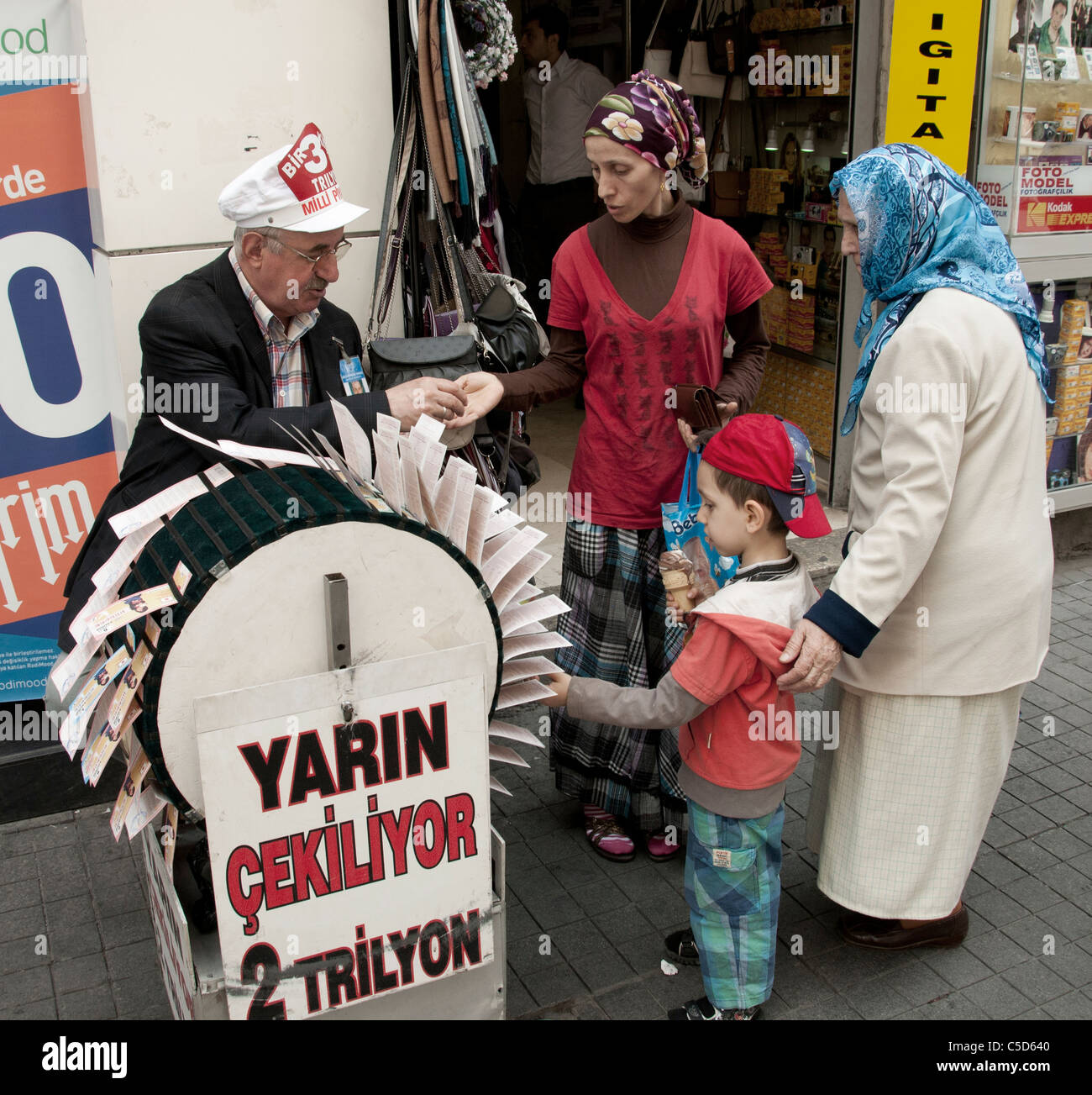 Istanbul Türkei Lotterie spielen Glücksspiel Glücksspieler Stockfoto