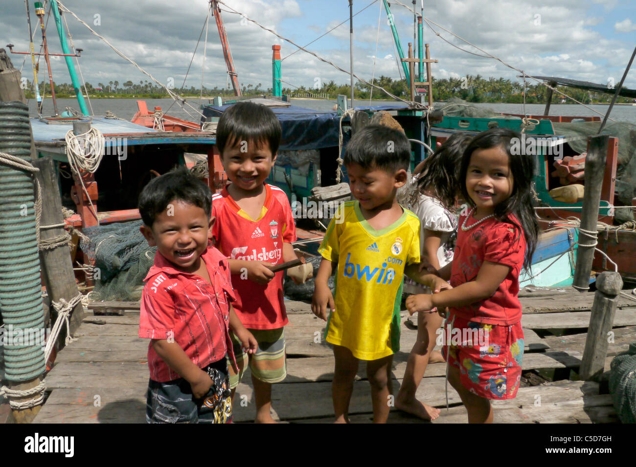 Kambodscha-Kinder spielen. Don Tok Dorf, Kampot. Stockfoto