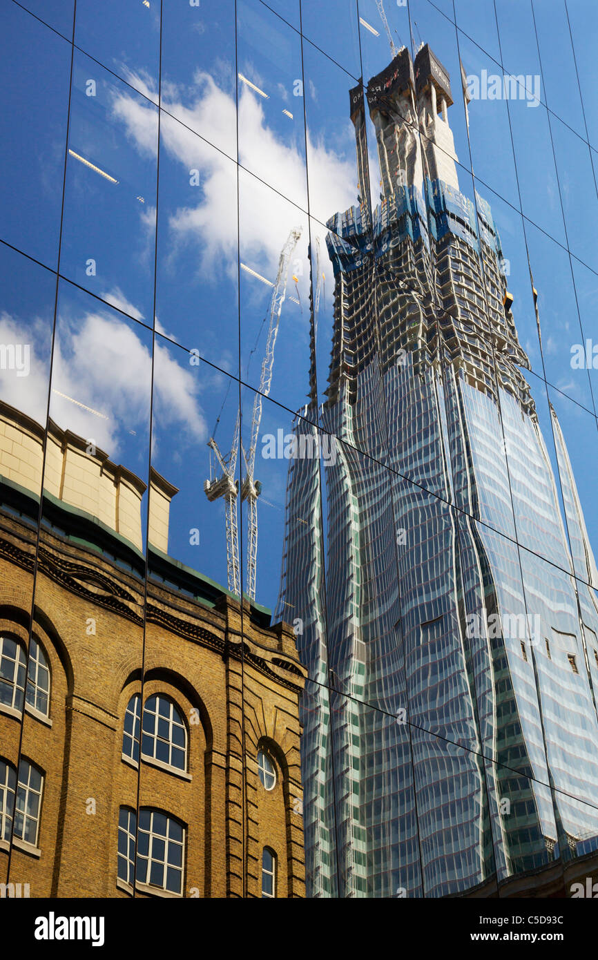 Ein Spiegelbild der Shard, London, Großbritannien. Stockfoto