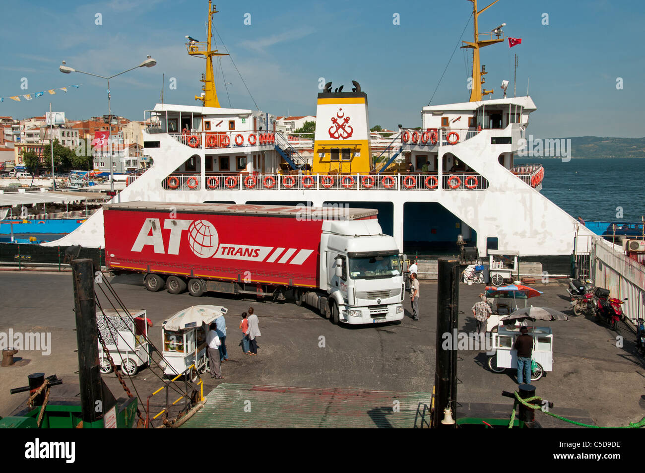 Ferry Boat Gelibolu Türkei Marmara-Meer zu transportieren Stockfoto