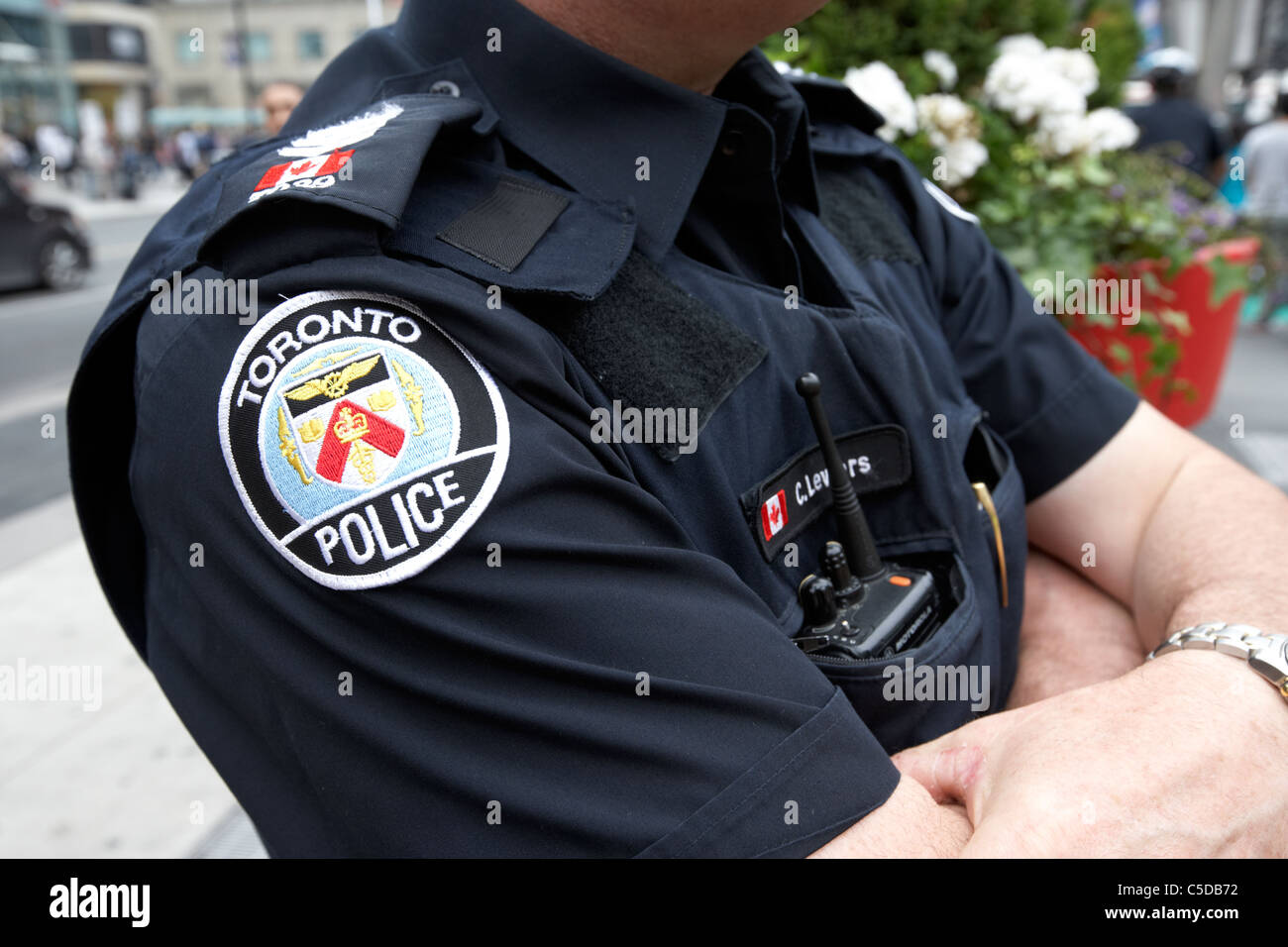 Abzeichen Sie auf der Uniform des Toronto Police Officer Toronto Ontario Kanada Stockfoto