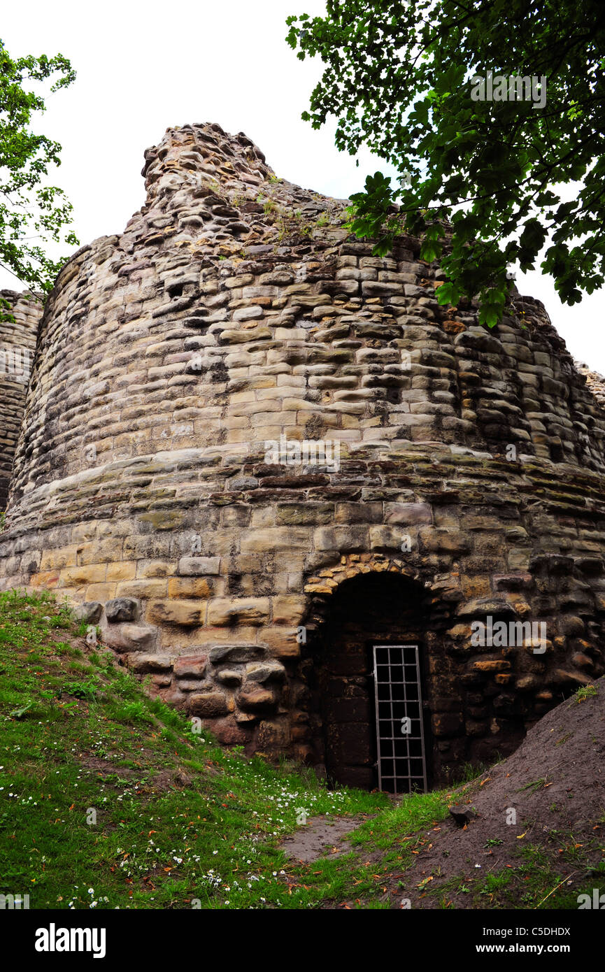 Der Bergfried in Pontefract Castle, West Yorkshire. 1374 wurde die Höhe von John of Gaunt erhöht. Stockfoto