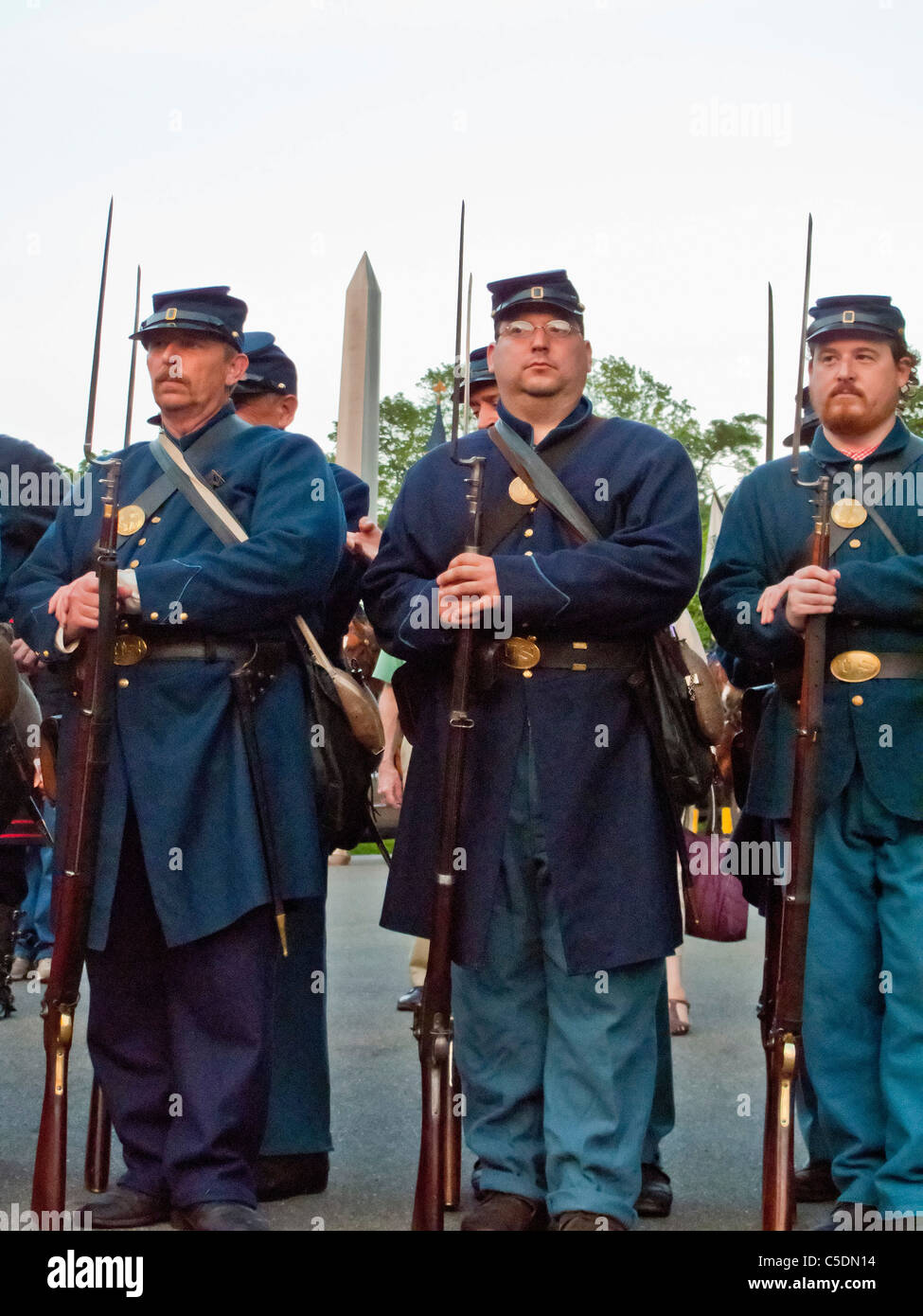 Bürgerkrieg Reenactors in historischen Uniformen treffen sich am Green-Wood Cemetery in Brooklyn, New York, zum Volkstrauertag Gedenken an. Stockfoto